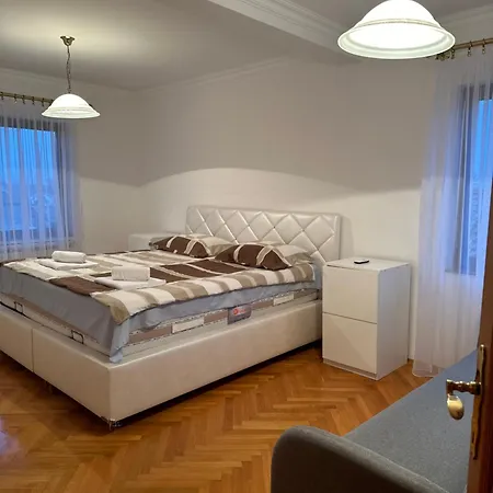 Grand Apartment *