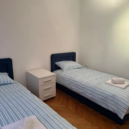 Grand Apartment *
