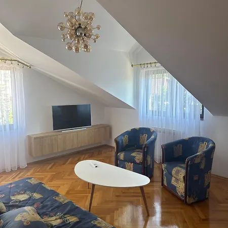 Grand Apartment *