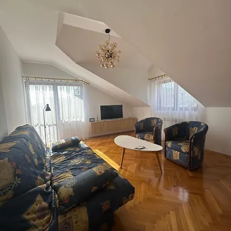 Grand Apartment *